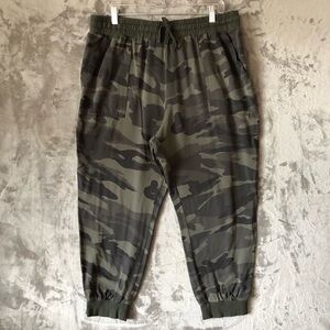 Splendid Women Camo Joggers Size XXL Pull On Comfy Plus Size Elastic Waistband
